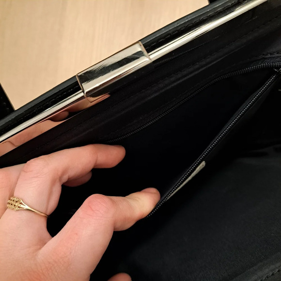 Bebe Black Shiny Leather Minimalist Snap Closure Y2K Medium Handbag Purse - Picture 6 of 10